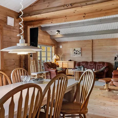 3 Bedroom Awesome In سالغيليز