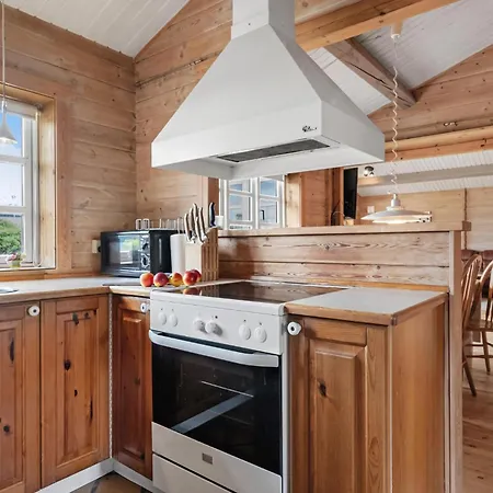 3 Bedroom Awesome In سالغيليز