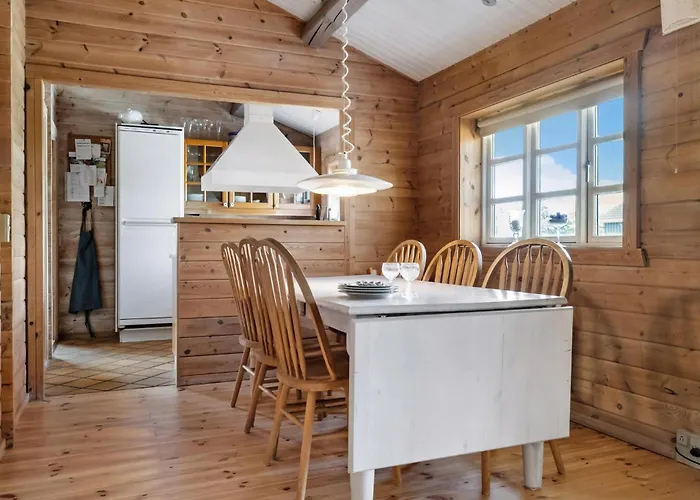 3 Bedroom Awesome In بيت للعطل