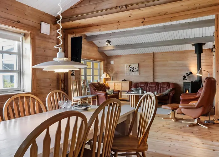 3 Bedroom Awesome In سالغيليز